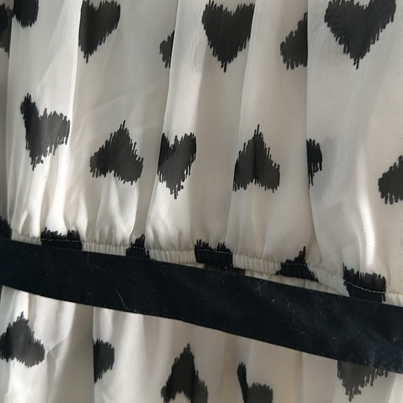 Pinky Short Sleeve Dress with Heart Print - Picture 2 of 8